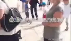 Крыса внезапно перебегает площадь