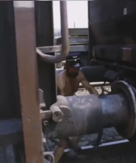 Почему мужчины живут меньше женщин