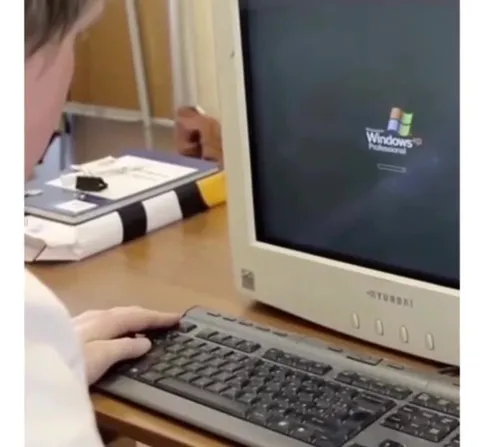 Windows 98 Makes Him Stare