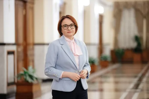 Эльвира Набиуллина в холле