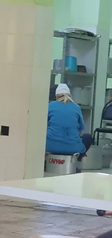 Медсестра на відрі