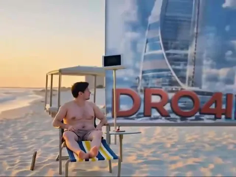Dubai Sky Beach Chair Reveal