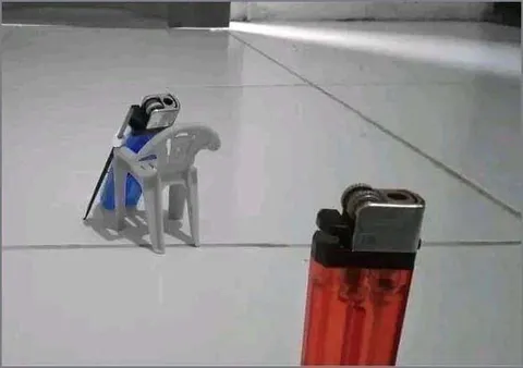 Зажигалка на стуле