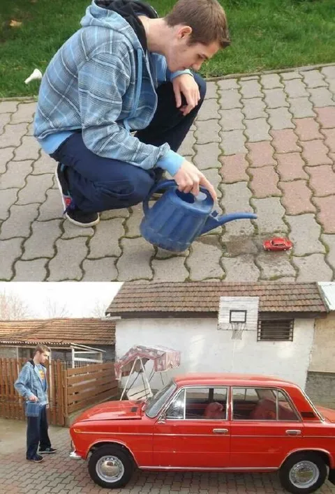 Поливает игрушечную машину