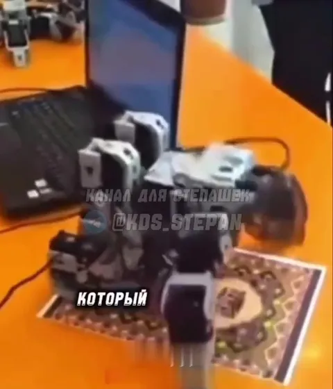 Робот впервые двигается