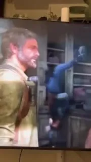 Мужчины демонстрируют мускулы