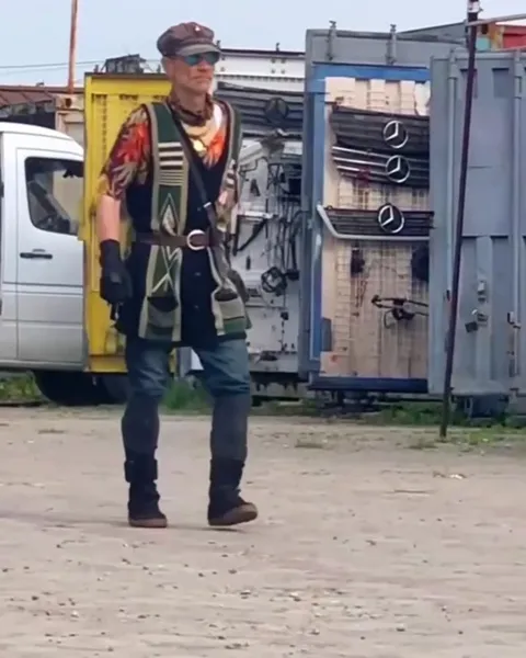 Модный показ на парковке