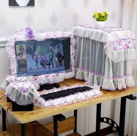 Компьютер в кружевном чехле