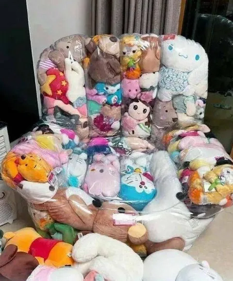 Кресло из мягких игрушек