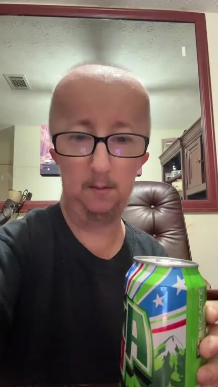 Сомелье дегустирует Mountain Dew