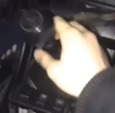 Включил музыку в машине