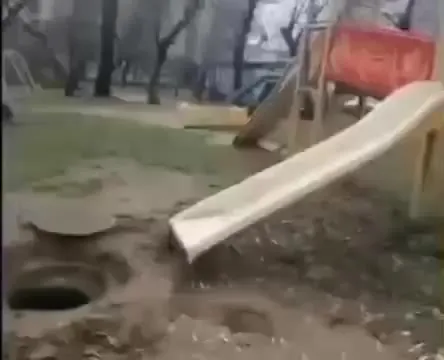 Горка прямо в яму