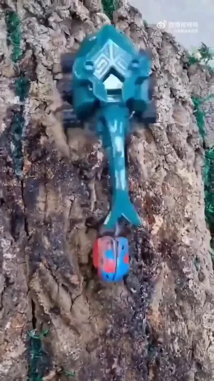Героическое восхождение игрушки