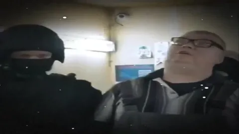 Ниндзя нападает на мужчину