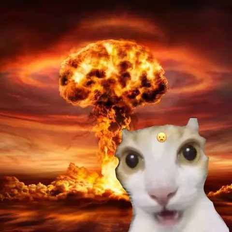 Кот на фоне ядерного взрыва