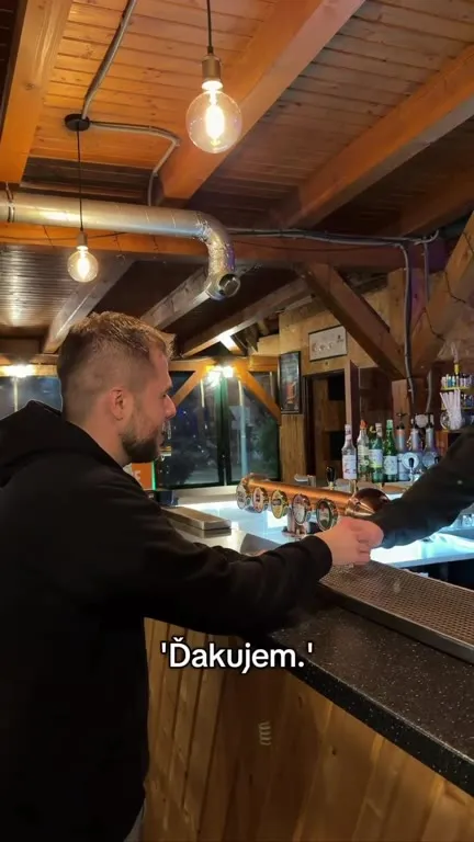 Keď si objednáš borovičku