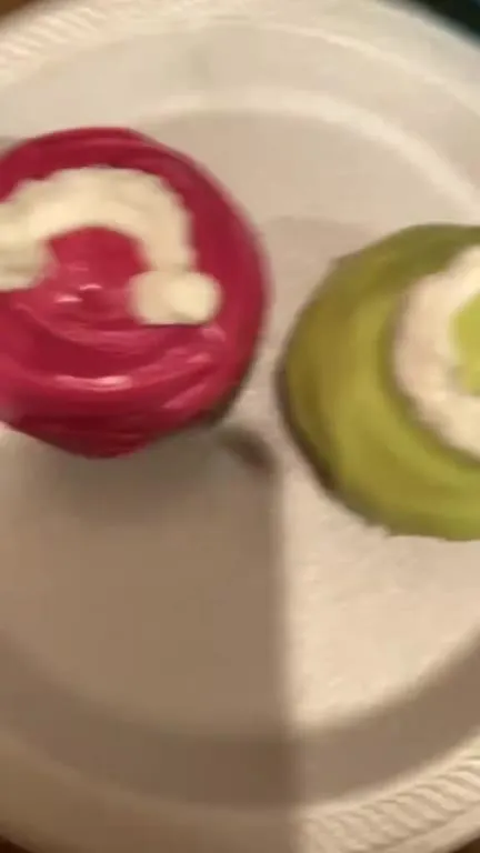 Торт с удивлённым лицом