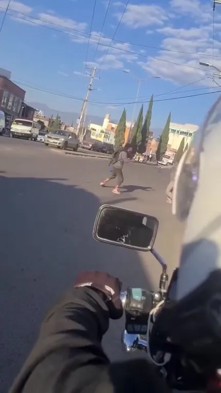 Переход через оживлённый перекрёсток