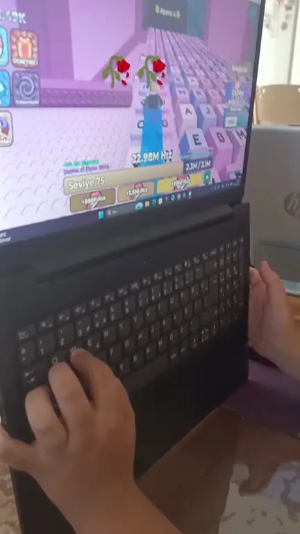 Игра на клавиатуре ноутбука