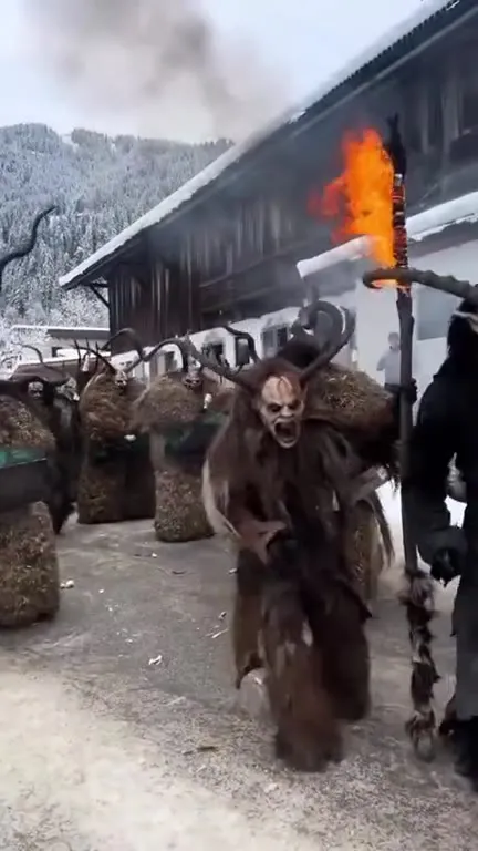 Крампусы в снежной деревне