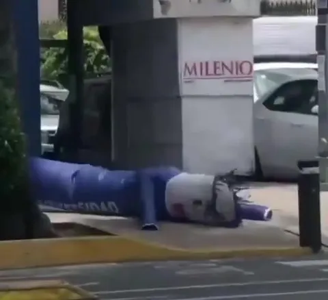 La universidad por los suelos