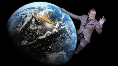 Человек обнимает Землю