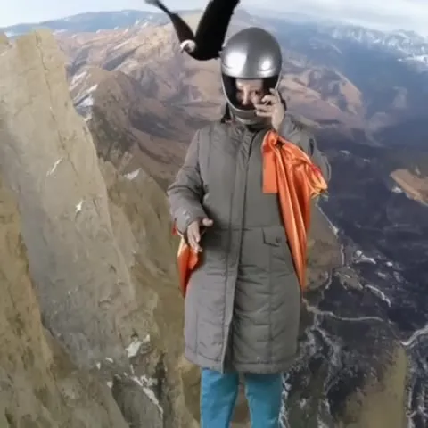 Бабушка летит с горы