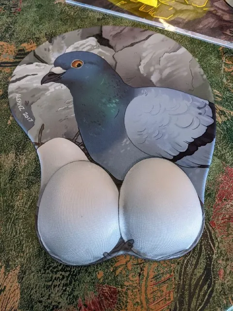 Голубь между ягодицами
