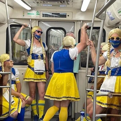 Белоснежки в метро