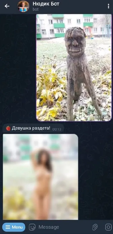 Девушка раздета