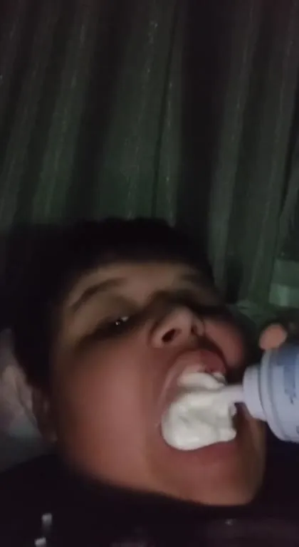Молочный взрыв во время питья