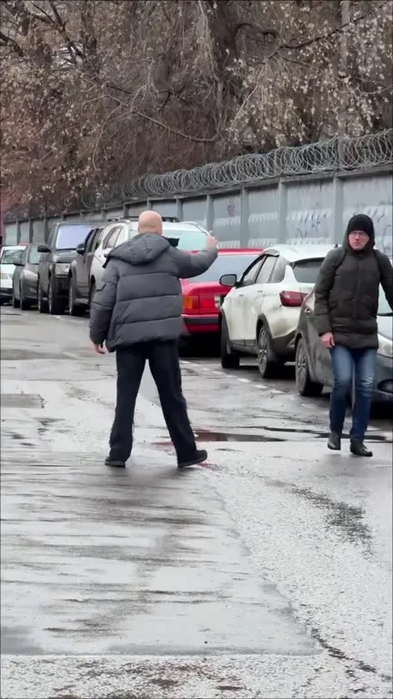 Странная сценка на парковке