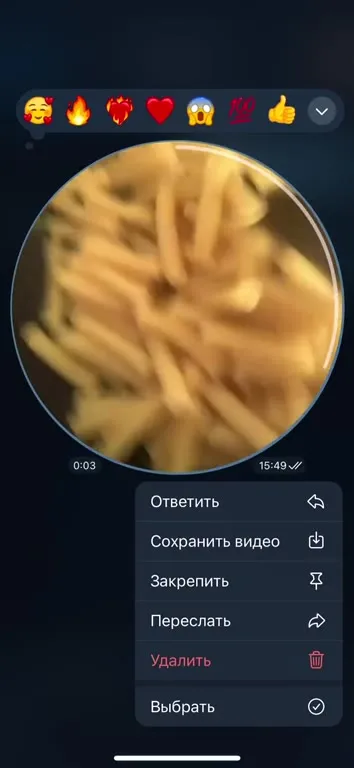 Макароны тщательно перемешивают