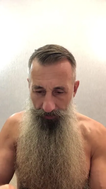 Лёша, привет! Будешь?