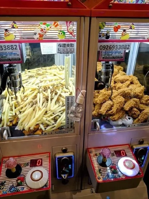 夹娃娃机里的金针菇和炸鸡