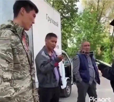 Полиция просит говорить по-русски