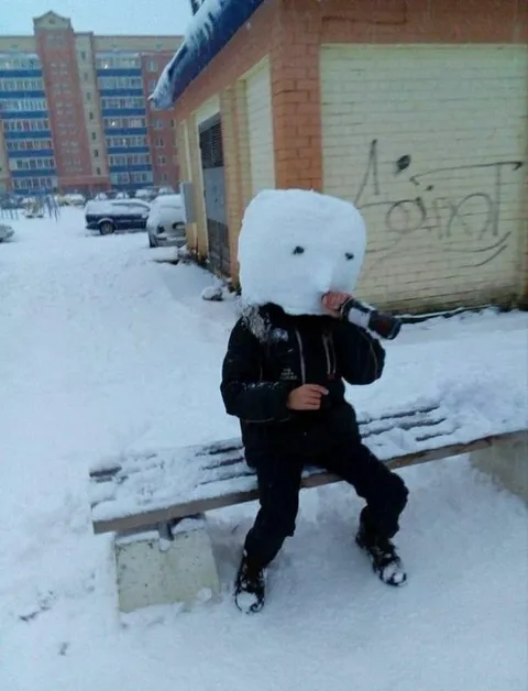 Снеговик с бутылкой