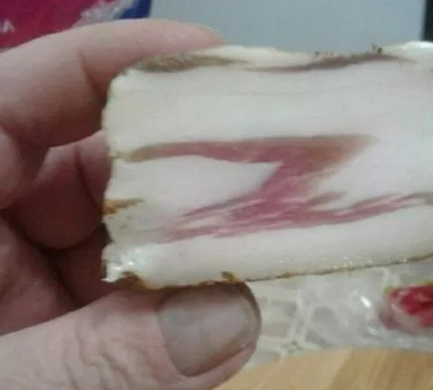 Сало с красным сюрпризом