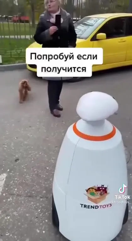 Робот разговаривает с собачкой