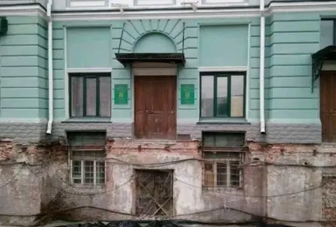 Парадный вход в подвал