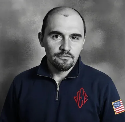 Суровый портрет с флагом США