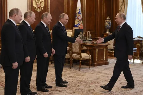 Путин встречает самого себя