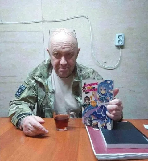 Пригожин с аниме-журналом