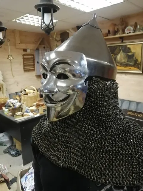 Рыцарь в маске Гая Фокса