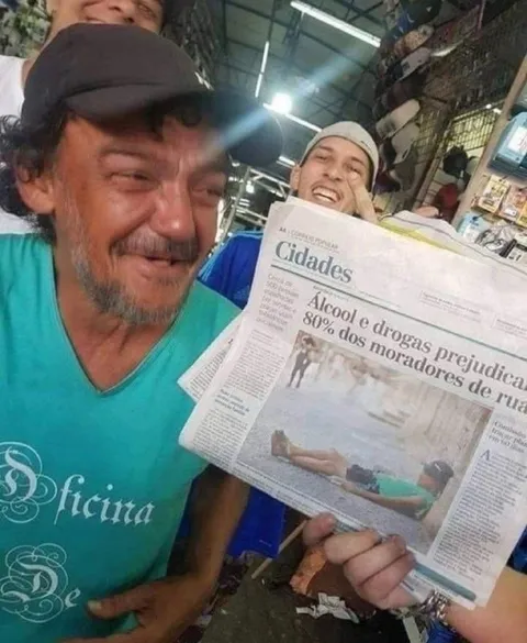 Homem aparece no jornal por acaso
