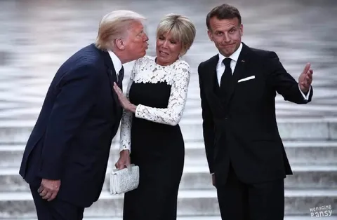 Трамп целует Брижит Макрон