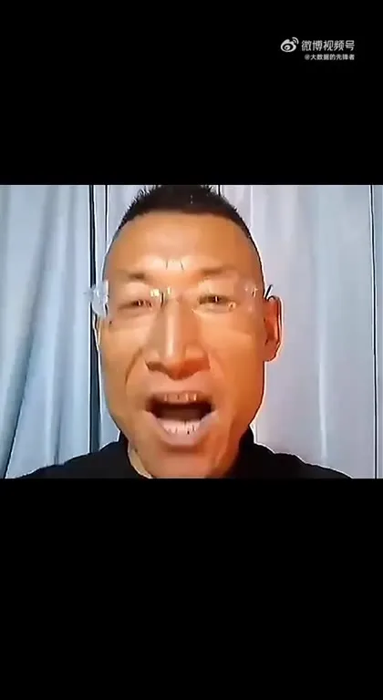 小姐姐给蟑螂设计百种酷刑