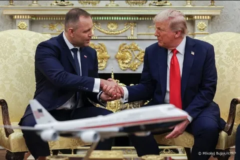 Трамп и польский президент с самолётом