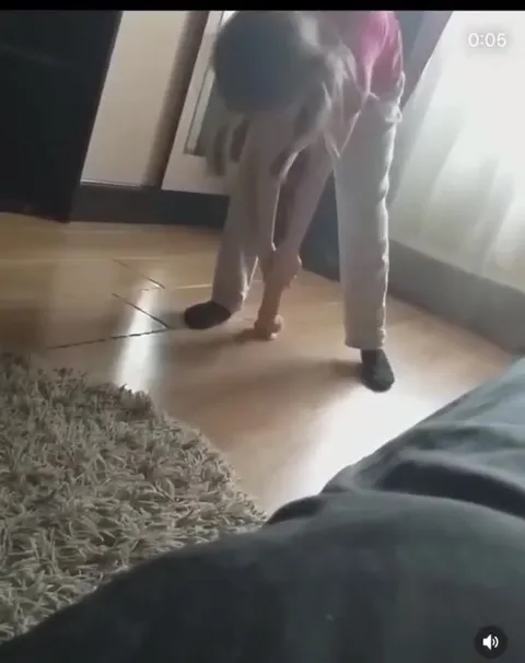 Палец, который сам стоит