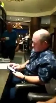 Блестящая реакция в ресторане